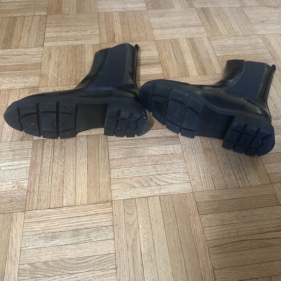 Zara Flat Lug Sole Chelsea Ankle Boots - Picture 8 of 8